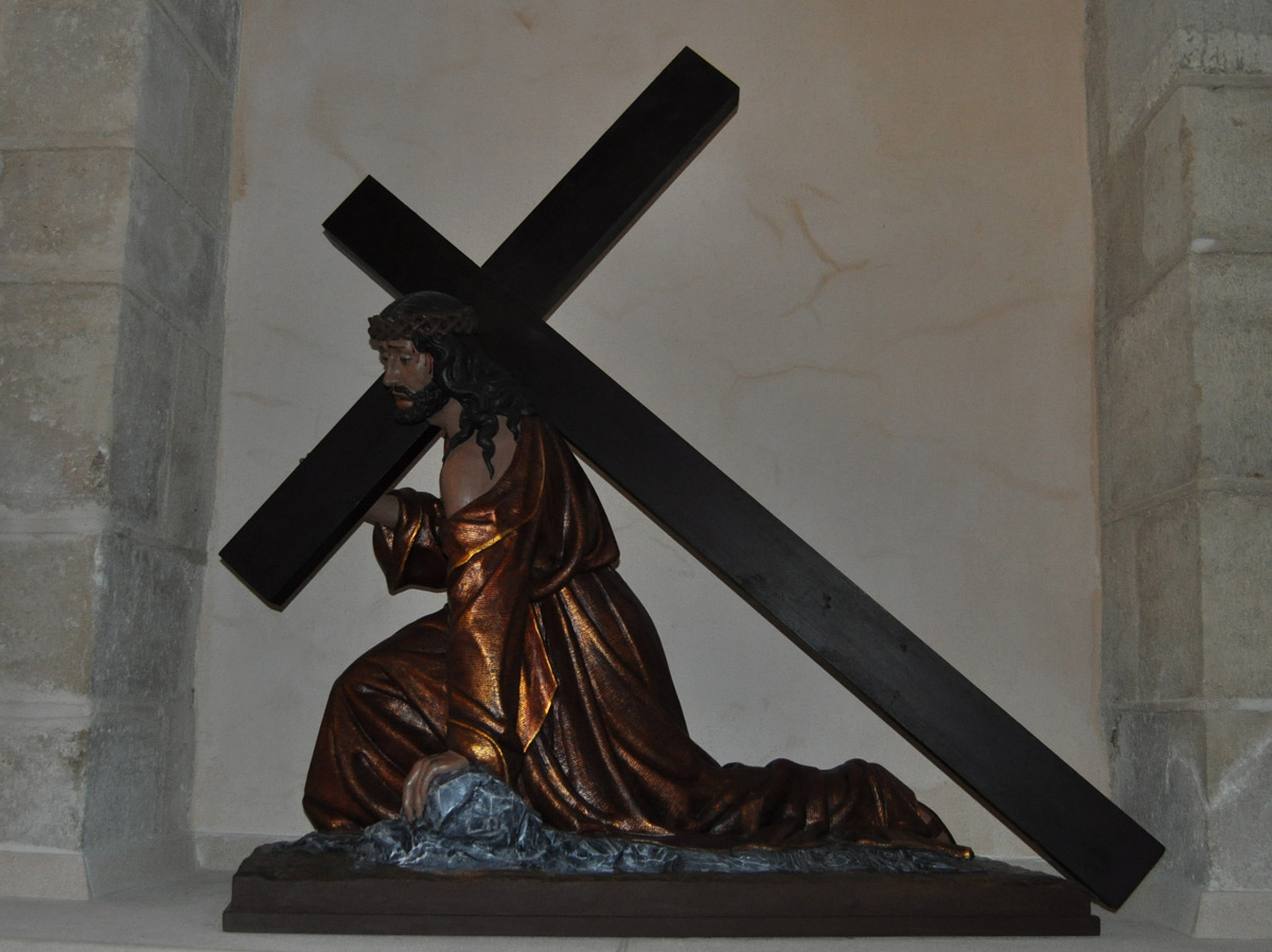 Escultura Cristo con la Cruz a cuestas